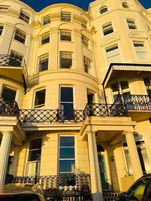Stunning Seafront Apartment 브라이턴 0*,